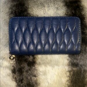 Sophisticated Blue Quilted Wallet with Geometric Design